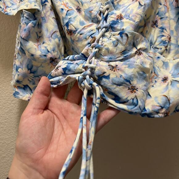 American Eagle Blue Floral Cinched Short Sleeve Tie Busty Crop Top Size Large - Picture 4 of 7